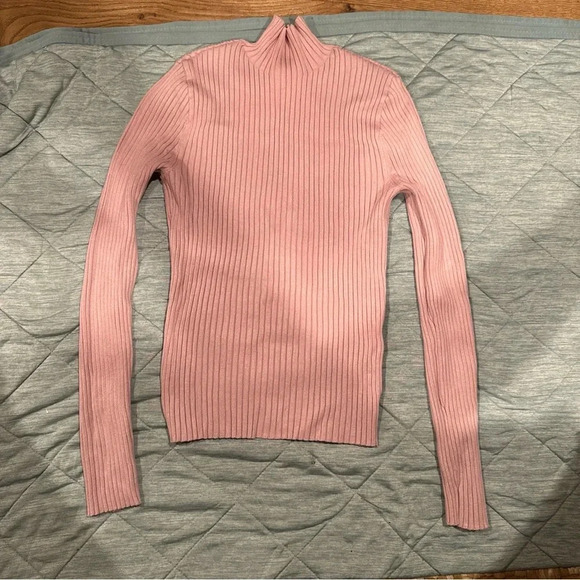 Zara Cropped Knit Ribbed Light Pink Long Sleeve Turtleneck Top
Size M Stretching - Picture 1 of 7